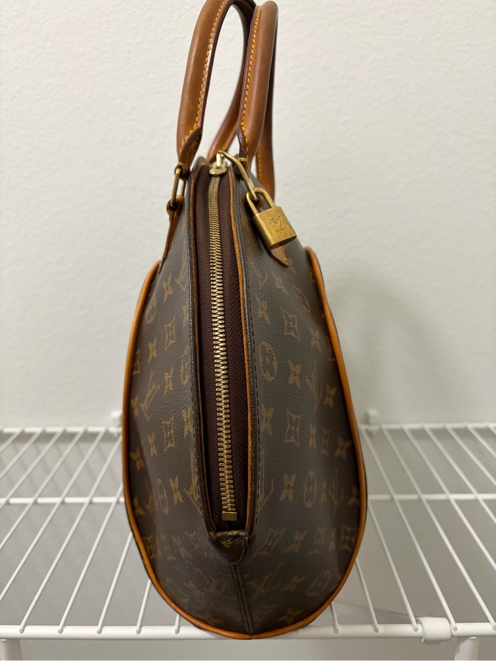 Louis Vuitton Bag - Picture 7 of 11